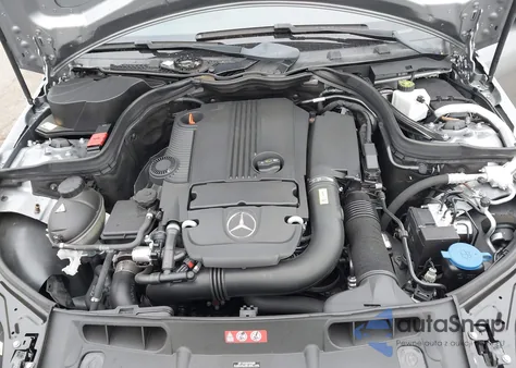 2014 Mercedes-Benz C 250 Sport z USA, uszkodzony, nr VIN WDDGF4HB0EG241233